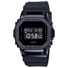 Casio GM-5600B-1DR Erkek Kol Saati